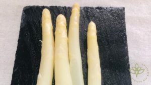 Esparragos blancos frescos